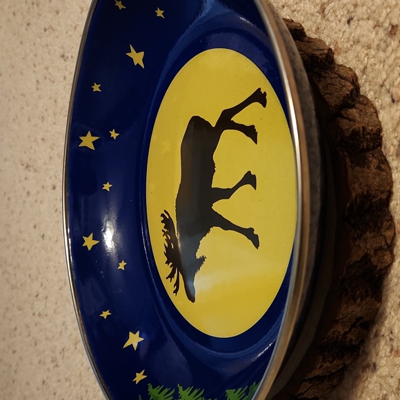 The Golden Rabbit II Moose Design Enamelware Serving Bowl - Picture 2 of 9